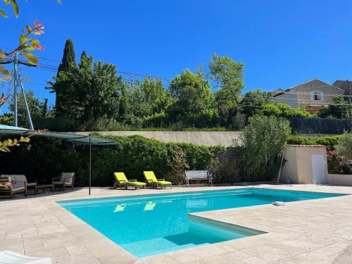 Location jolie maison à Lambesc avec piscine et jardin - Location, gîte - Lambesc