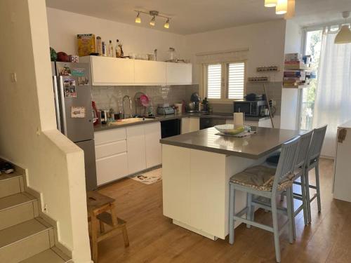 Kitchen, Big quiet Cottage in centre Raanana in Raanana