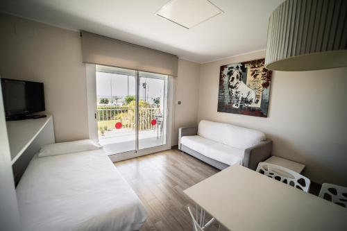 Aparthotel Solifemar - Accommodation - Castelldefels