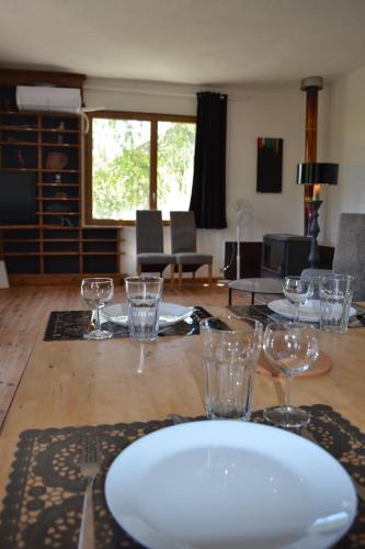 Convivial gîte 6-10-13 pers avec jacuzzi Cévennes entre Anduze et Alès gîte à louer Carnoulès