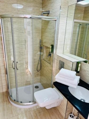 Double Room image 6