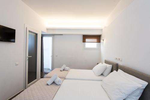 Double or Twin Room image 10