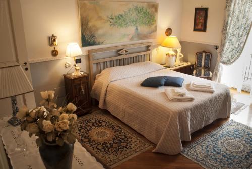 L'Incanto Room Type - Deluxe King Room