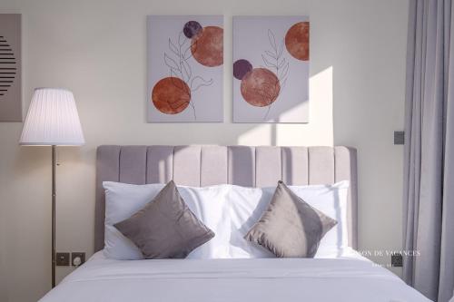Large Balcony Studio 10mins from Dubai Mall - image 4