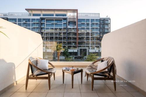 Large Balcony Studio 10mins from Dubai Mall - image 14