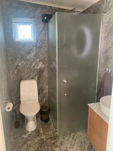 Bryggstuga med privat bastu in Graddo