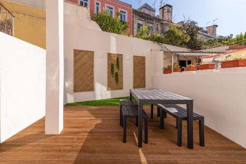 1bd Industrial-Styled Home in Lisbon by GuestReady - image 3