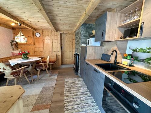 ห้องครัว, Landhaus Alpenglück (Landhaus Alpengluck) in อาซามซ์