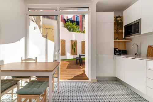 1bd Industrial-Styled Home in Lisbon by GuestReady - image 7