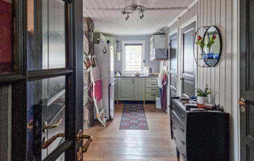 virtuve, 3 Bedroom Cozy Home In Snefjord in Kokelva