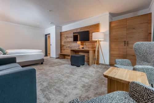Deluxe Double Room with City View image 10
