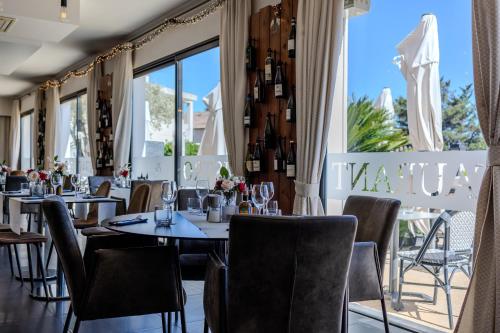 Logis Hotel Perla Riviera & Restaurant in Cagnes-sur-Mer