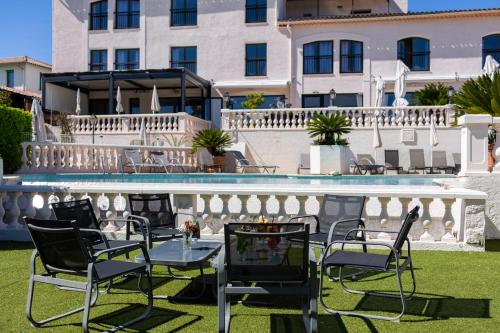 Logis Hotel Perla Riviera & Restaurant in Cagnes-sur-Mer