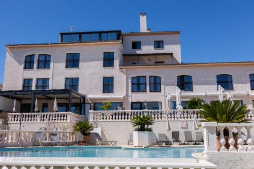 Logis Hotel Perla Riviera & Restaurant in Cagnes-sur-Mer