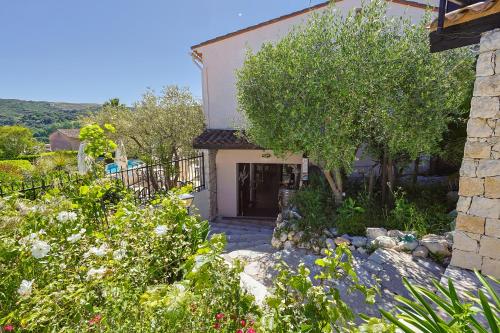Logis Hotel Perla Riviera & Restaurant in Cagnes-sur-Mer