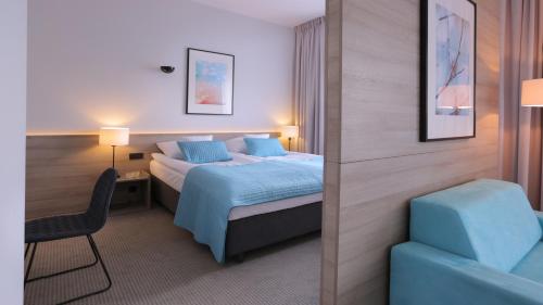 1 queen bed, 1 sofa bed