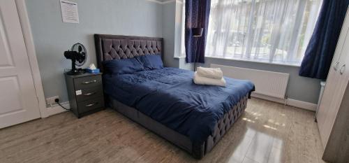 Rowan Crescent's Luxury Stay-in4 - Croydon