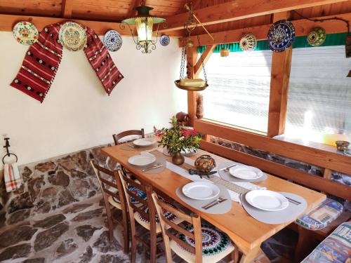Létesítmények, Casa Florica wooden house in Gura Raului