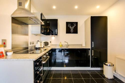 GuestReady - 2-Bdr Apartment with Balcony by The Thames - main image