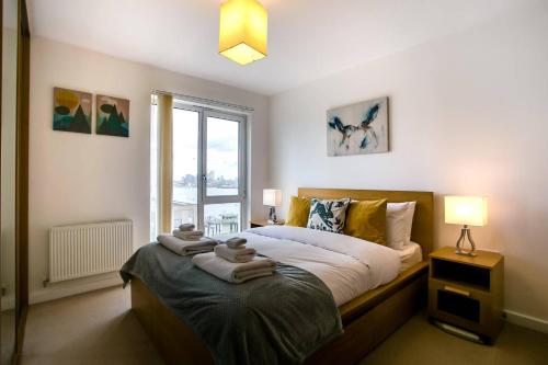 GuestReady - 2-Bdr Apartment with Balcony by The Thames - image 7