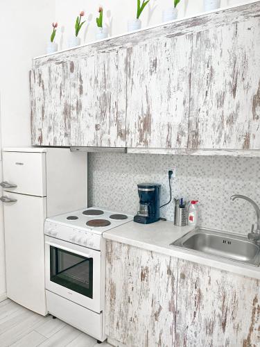 Xenias Rooms Apartments - image 2