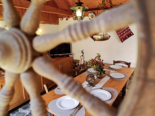 Létesítmények, Casa Florica wooden house in Gura Raului