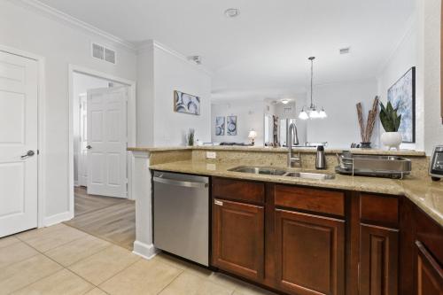 Near Disney w/ pool-3BR/2BA-Spacious & Cozy Condo in Davenport, USA