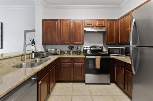 Near Disney w/ pool-3BR/2BA-Spacious & Cozy Condo in Davenport, USA