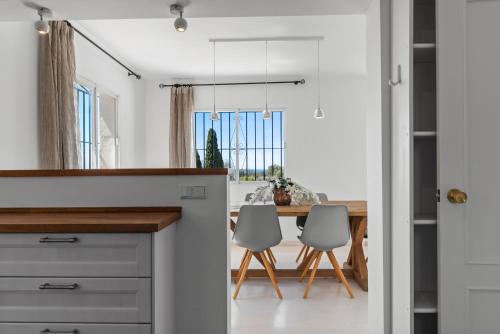 Sea view Villa Marbella in Elviria / Artola