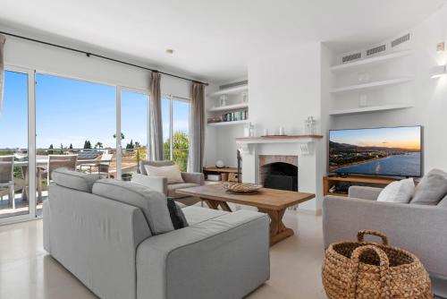 Sea view Villa Marbella in Elviria / Artola