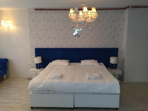 Airport Residence - image 10