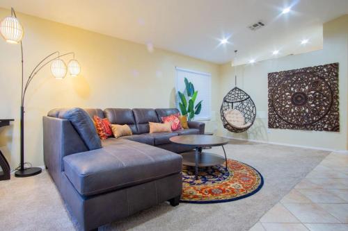 Pacific Enclave with Hot Tub, WFH Setup, and Garage near พิพิธภัณฑ์สัตว์ป่านานาชาติ