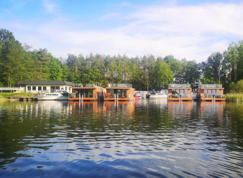 Haus auf dem See Elise, Matheo, Mads, und Jarle in Ferchesar, Deutschland