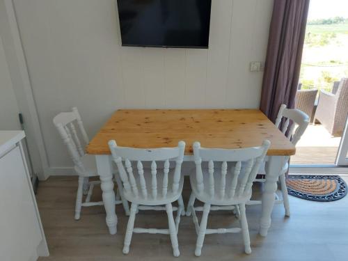 Couston Lakes Resorts 3