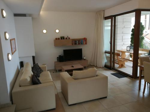 Fantastic family villa with sea view in Bajala