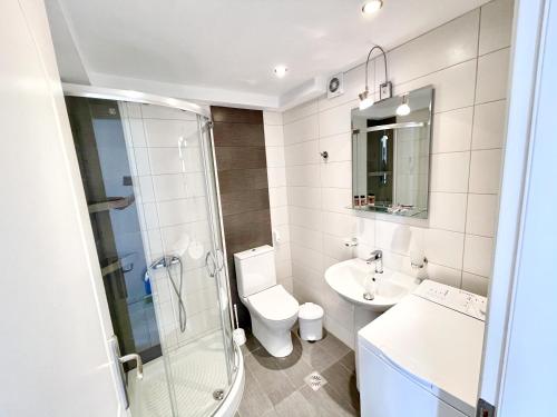 Xenias Rooms Apartments - image 7