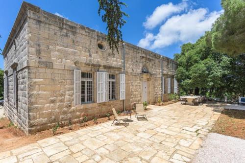 Exterior view, Amani Luxury 4-Bedroom Villa & Pool in Batroun in Ghalboun