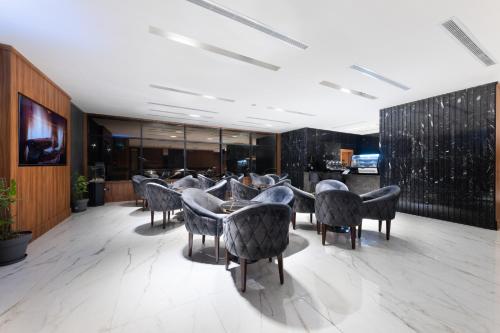 مطعم, فندق ايي (E Hotel) in جامعة طيبة