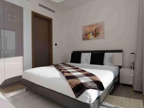Indulge in Luxury Waves Grande 1BR - SHWG-11 - image 4