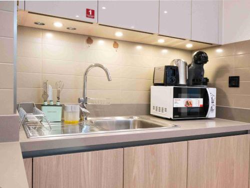 Indulge in Luxury Waves Grande 1BR - SHWG-11 - image 13