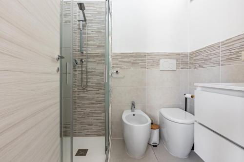 GuestHost - Comfy Apartment close to the Station with Courtyard 3