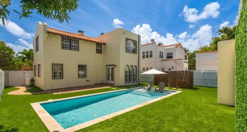 Casa Del Sol - Luxury Pool Home - 3bd25 in West Palm Beach, USA