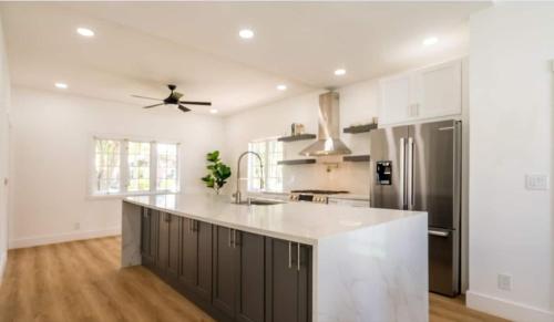 Casa Del Sol - Luxury Pool Home - 3bd25 in West Palm Beach, USA
