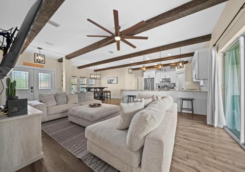 ENTIRE HOME MINUTES TO WEEKI WACHEE and HOSPITAL in Spring Hill, USA