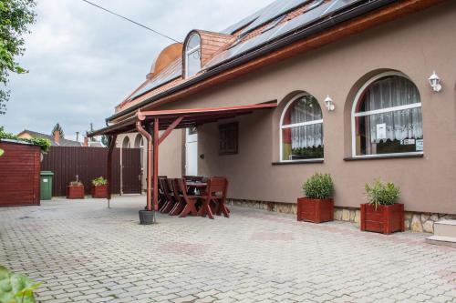 Exterior view, Fitt Maganszallashely in Sásd
