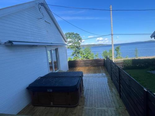 Pezsgőfürdő, Sea view Holmestrand sauna and hot tube appartment in Holmsbu