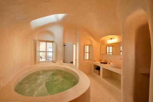 Premium Spa Room with Indoor Hot tub & Caldera View