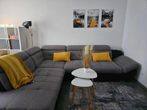 Warburg, FeWo Sweet Home 2,5 Zi- EG-separater Eingang - Parkplatz - Terasse- komfortabel,renoviert, Warburg
