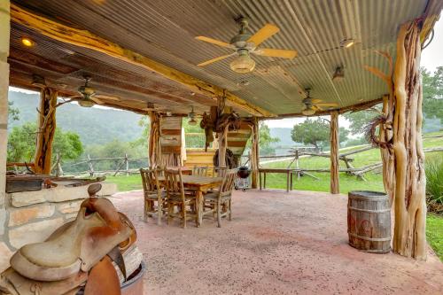 Rural Texas Villa w/ Hot Tub - Horses Welcome! in Tarpley (TX)