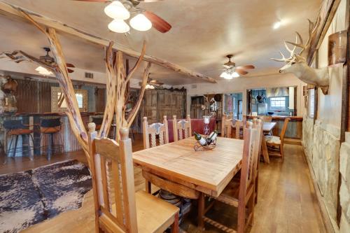 Rural Texas Villa w/ Hot Tub - Horses Welcome! in Tarpley (TX)